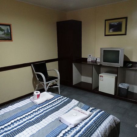 The Southern Cross Hotel Маніла Екстер'єр фото